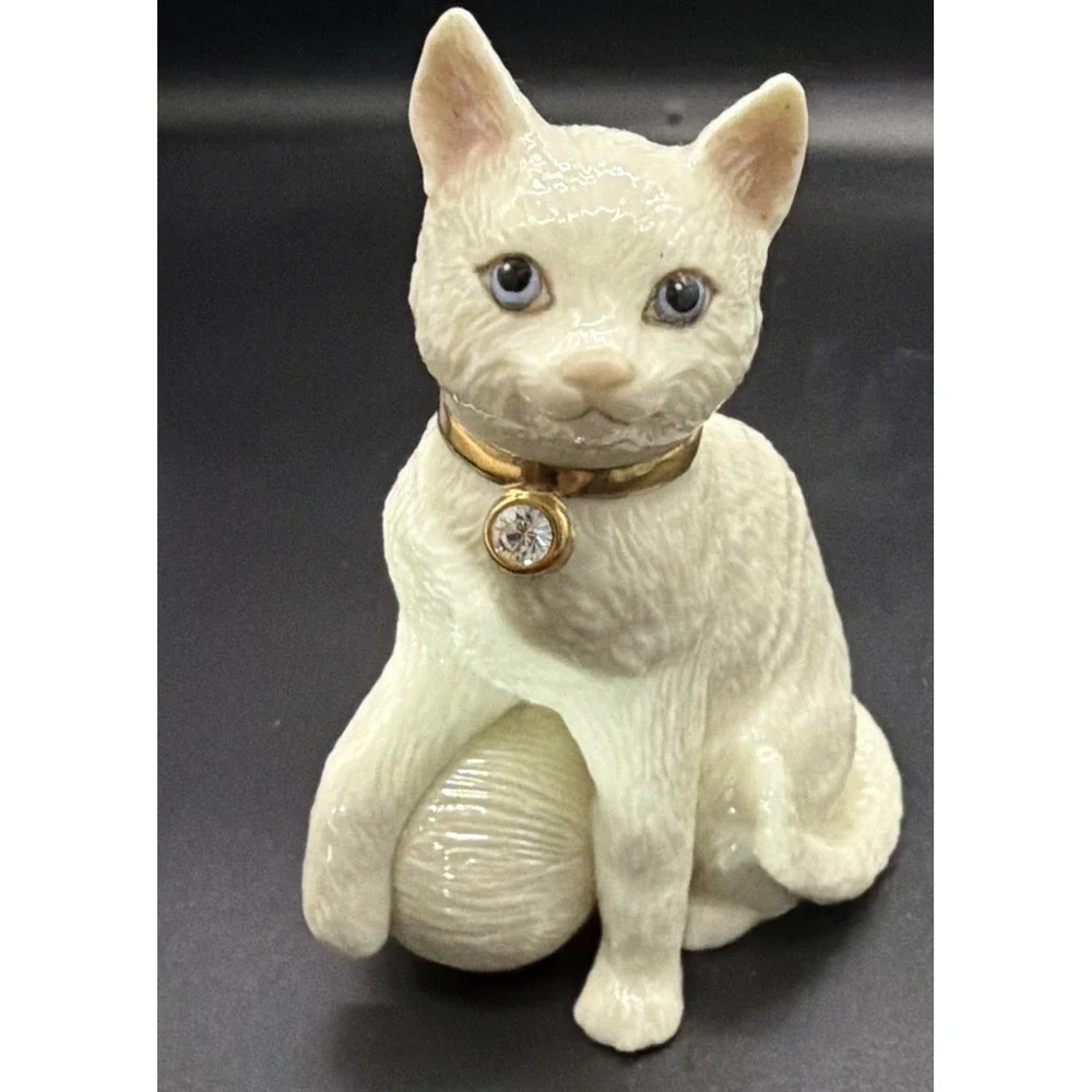 Vtg LENOX PORCELAIN CAT FIGURINE Gold Collar&Crystal Charm w/Yarn Ball RARE FIND